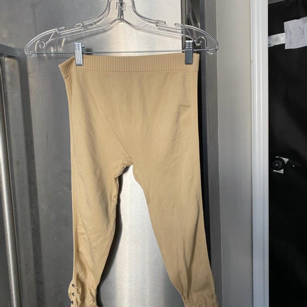 SHORT  LEGGINGS  WITH " CRYSTAL"DECORATION. SIZE S